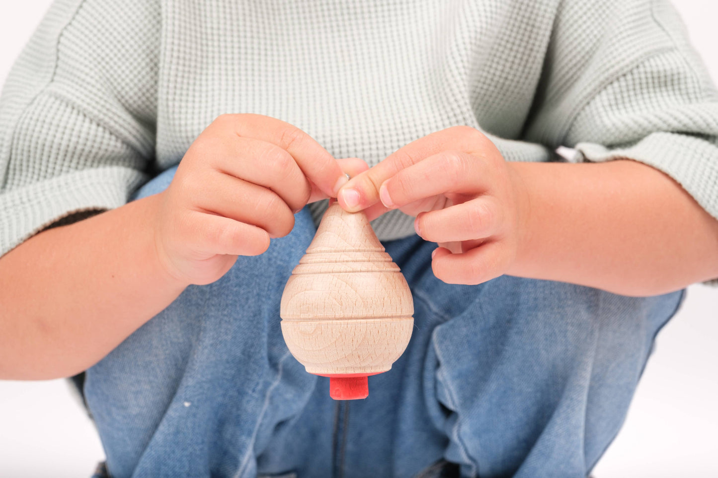 Klassischer Holz-Kreisel mit Baumwollseil | Zeitloses Spielzeug für Kinder