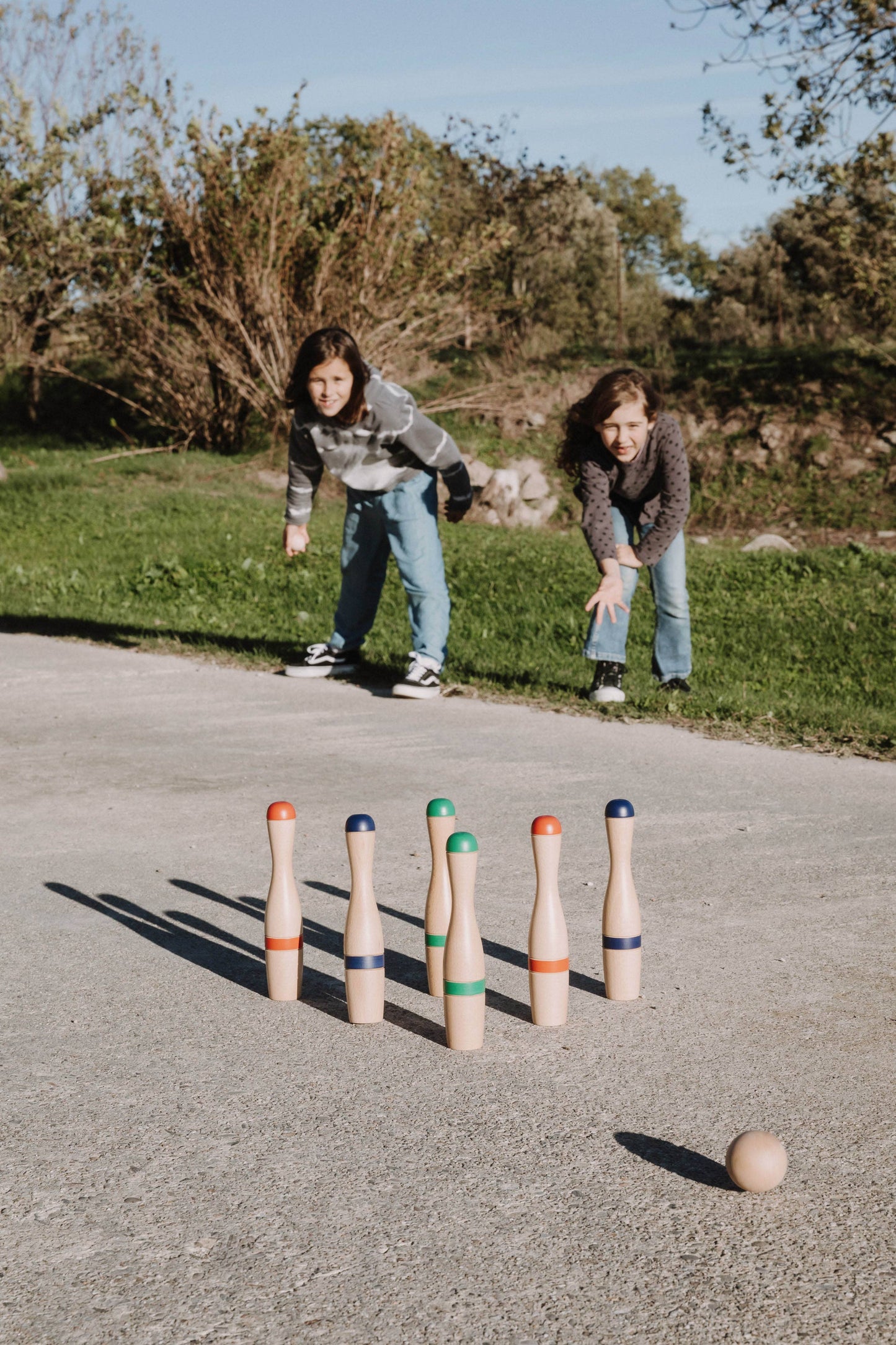 Klassisches Holz-Bowling-Set – 6 Kegel (24 cm) & Stoffbeutel | Handbemalt