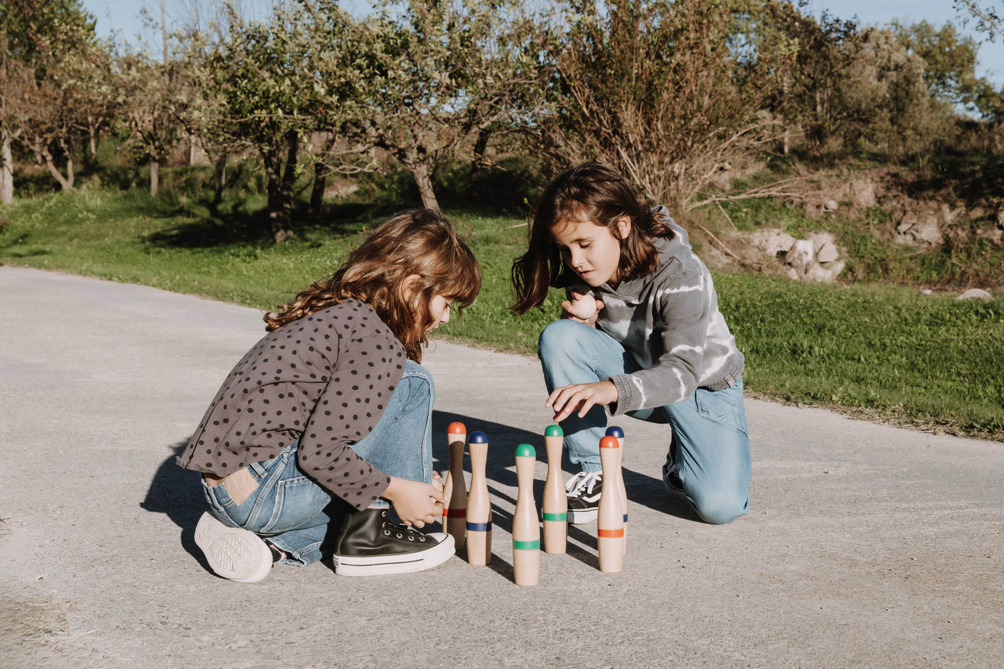 Klassisches Holz-Bowling-Set – 6 Kegel (24 cm) & Stoffbeutel | Handbemalt
