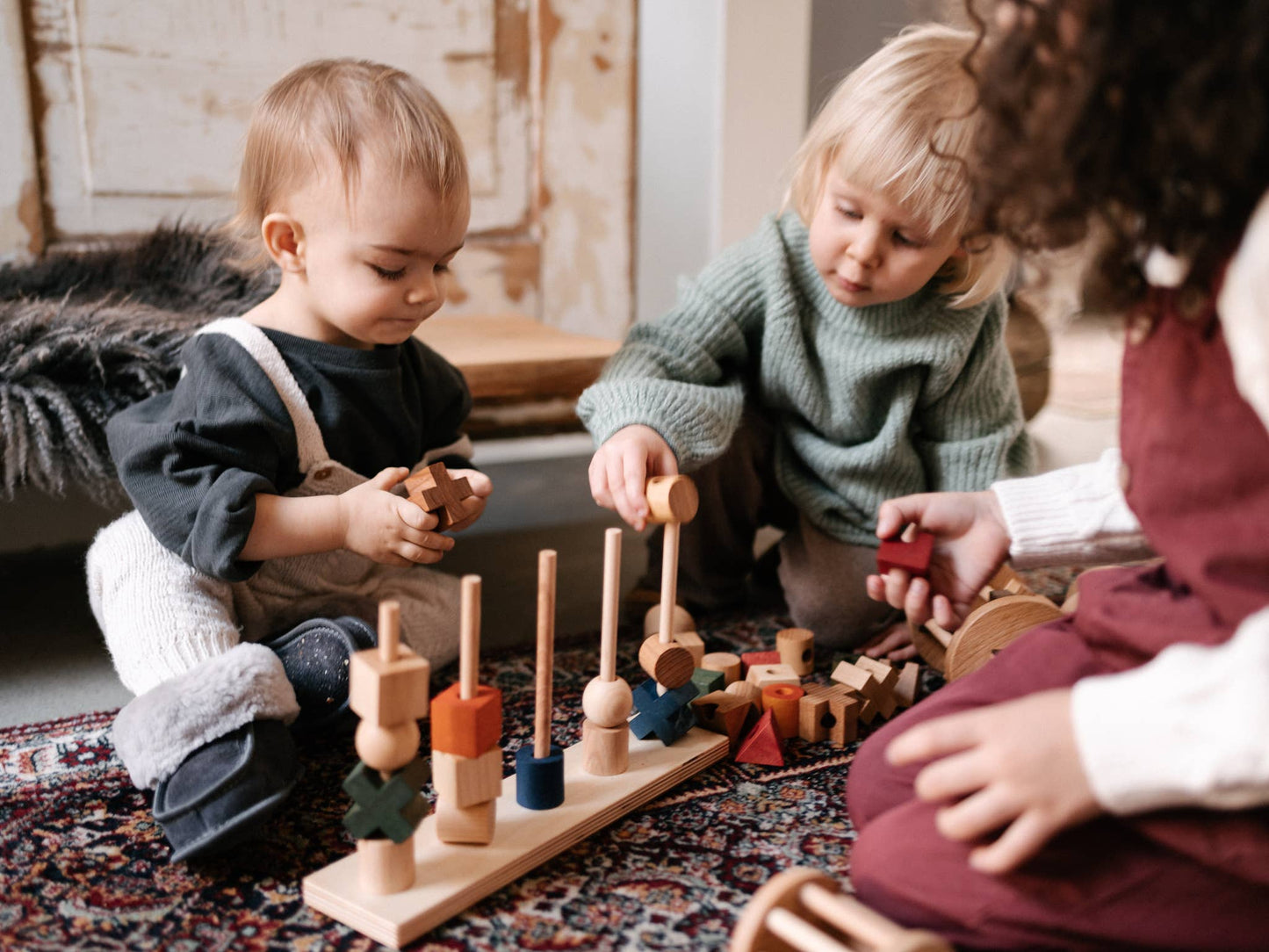 Montessori Stapelspielzeug aus Holz – Natürlich & Sinnesfördernd