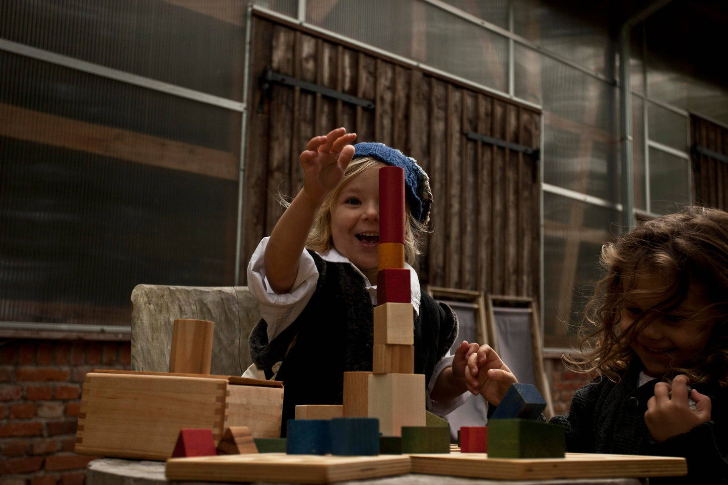 Holzklötze im Baumwollsack – 100 Regenbogenblöcke | Montessori-Spielzeug aus FSC-zertifiziertem Holz